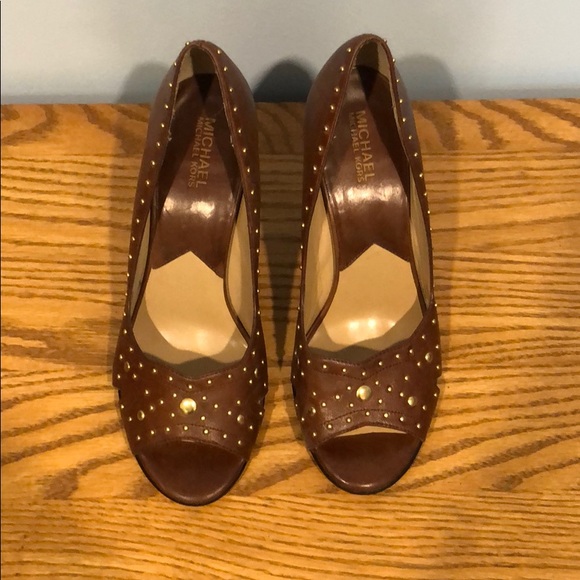 BEAUTIFUL BROWN AND GOLD micheal kors heels. - Picture 1 of 4